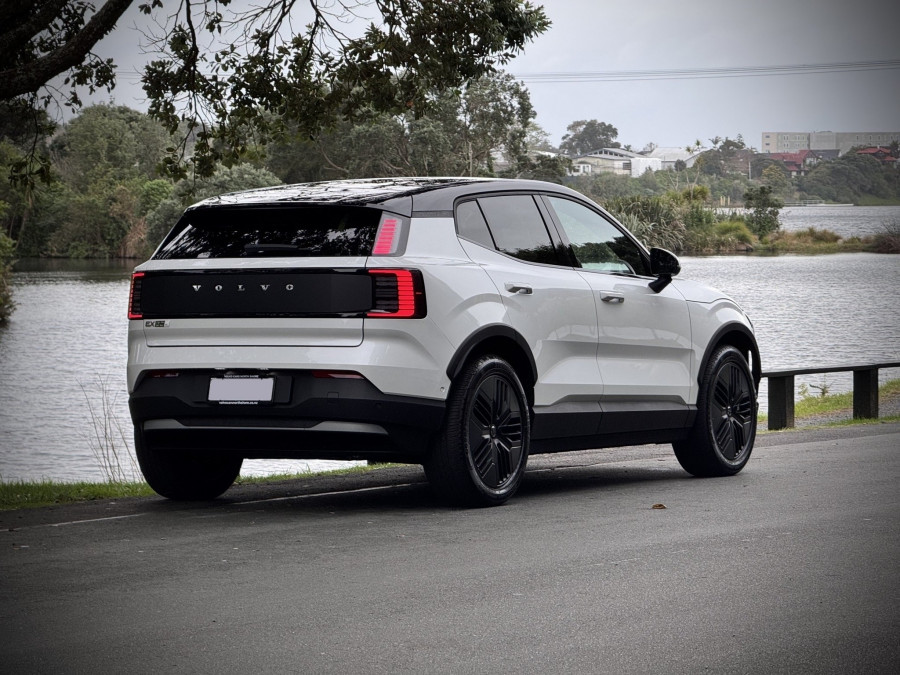 2026 Volvo EX30 Cross Country  Ultra Twin Motor Performance SUV Image 12