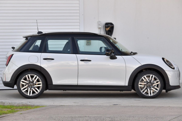 2026 MINI Cooper F65 C Classic Hatch image 3