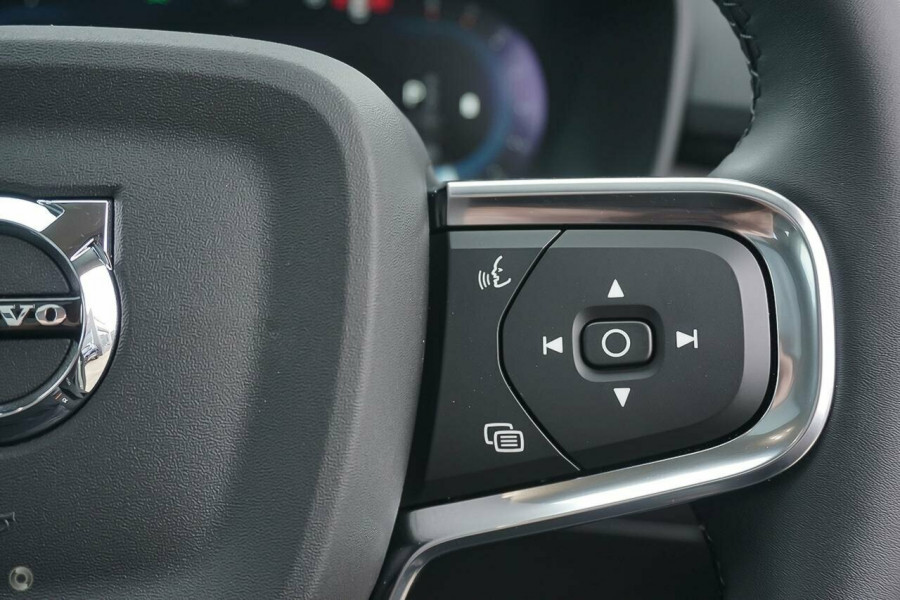 2025 Volvo XC40 XZ Plus B4 SUV Image 15