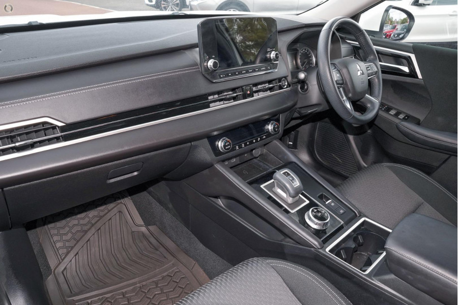 2024 Mitsubishi Outlander ZM LS SUV Image 8