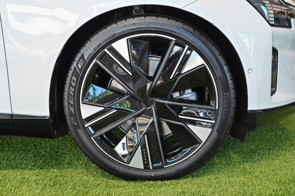 2026 Volvo ES90  Ultra Single Motor Sedan Image 11