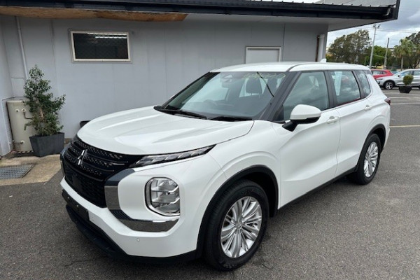 2023 Mitsubishi Outlander ZM ES SUV Image 4