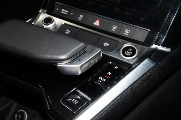 2021 Audi e-tron 55 SUV image 17