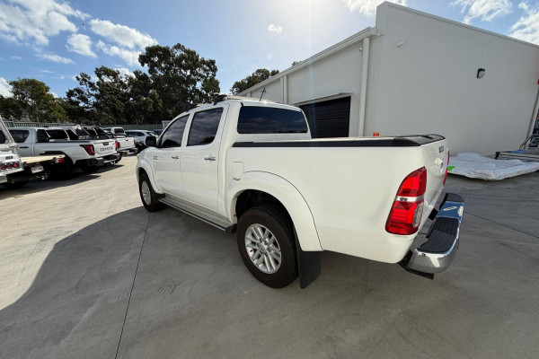 2014 Toyota HiLux SR5 Double Cab Pickup Image 5