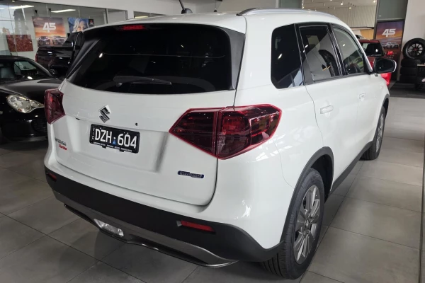 2026 Suzuki Vitara  Turbo Hybrid SUV Image 5