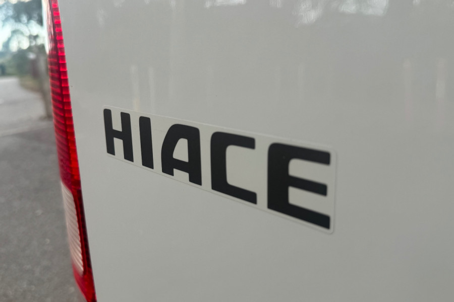 2018 Toyota HiAce KDH223R Commuter Bus Image 8