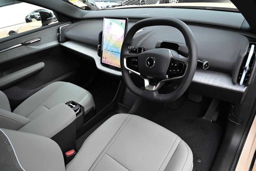 2026 Volvo EX30  Single Motor Extended Range Plus SUV Image 5