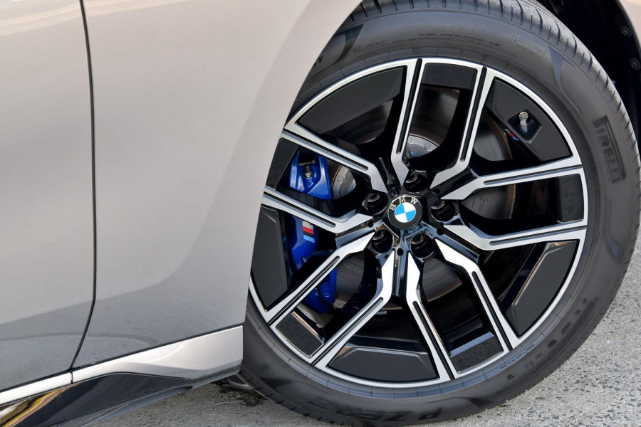 2025 BMW 7 Series G70 740i M Sport Sedan