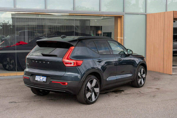 2026 Volvo EX40  Ultra Twin Motor Performance SUV Image 3