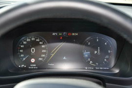 2018 Volvo XC40 XZ D4 Momentum Launch Edition SUV image 14