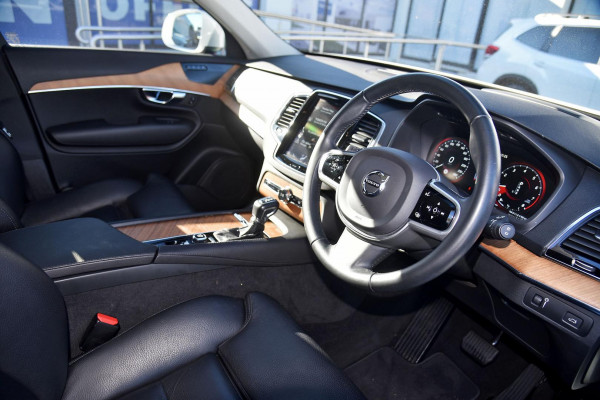2021 Volvo XC90 L Series T6 Momentum SUV Image 12