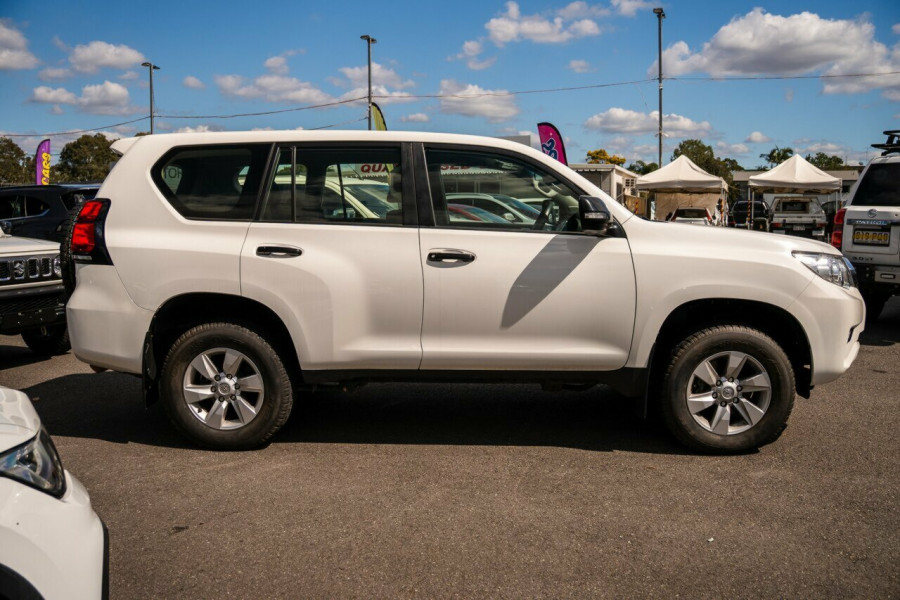 2022 Toyota LandCruiser Prado GDJ150R GX SUV Image 3