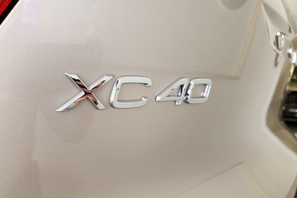 2023 Volvo XC40 XZ Ultimate B5 Dark SUV Image 6