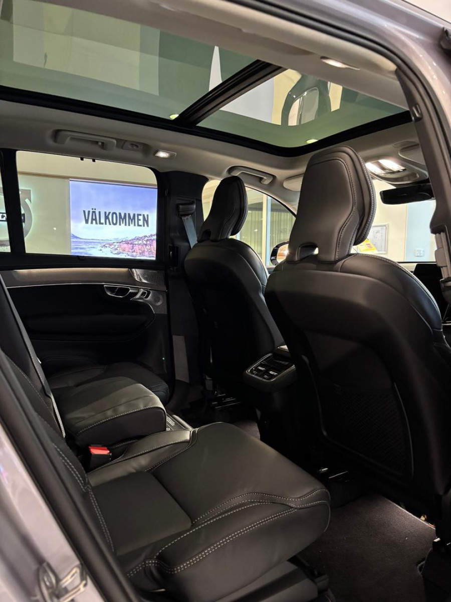 2026 Volvo XC90 L Series Ultra B5 Dark SUV Image 4