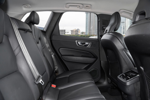2022 Volvo XC60 UZ B5 Momentum SUV Image 9
