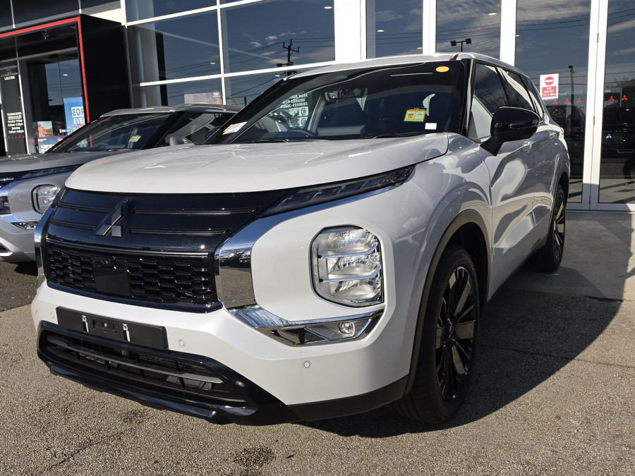2026 Mitsubishi Outlander ZM Black Edition SUV Image 2