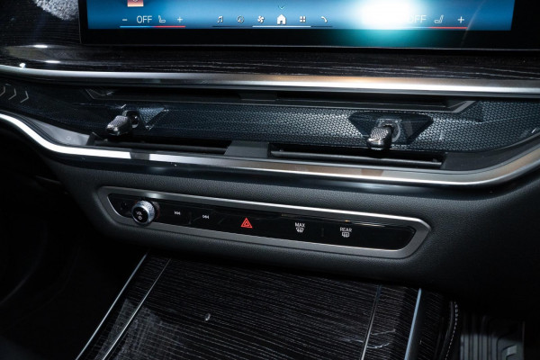 2026 BMW X7 G07 LCI xDrive40d M Sport SUV image 15