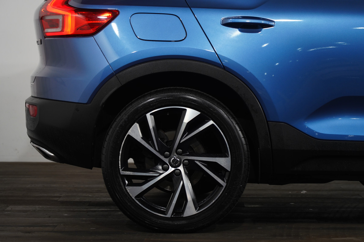 2018 Volvo Xc40 D4 R-Design (Awd) SUV Image 6