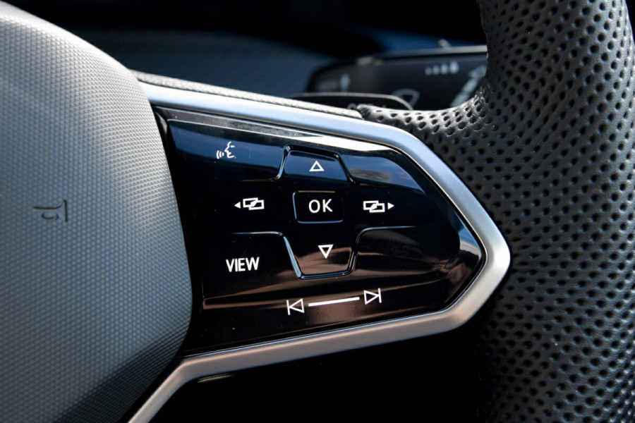 2024 Volkswagen Golf 8 110TSI R-Line Hatch Image 12