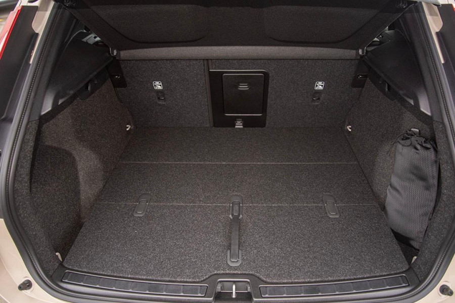 2024 MY25 Volvo XC40  Ultra B4 Dark SUV Image 10