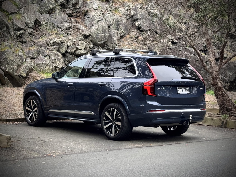 2025 Volvo XC90 L Series Ultra B5 Bright SUV Image 4