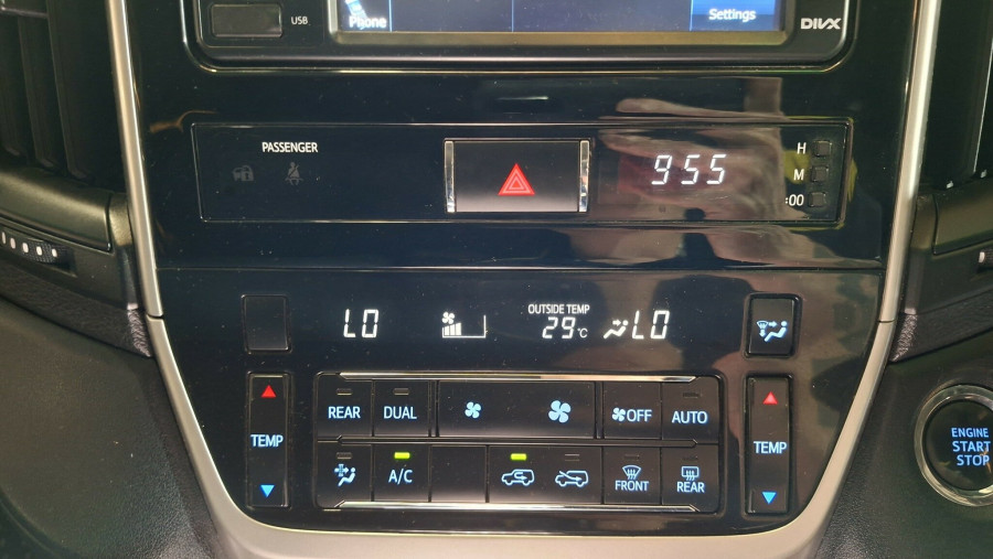 2016 Toyota LandCruiser VDJ200R GXL SUV Image 24