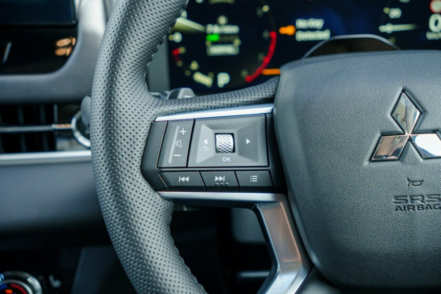 2025 Mitsubishi Outlander ZM Exceed SUV Image 12