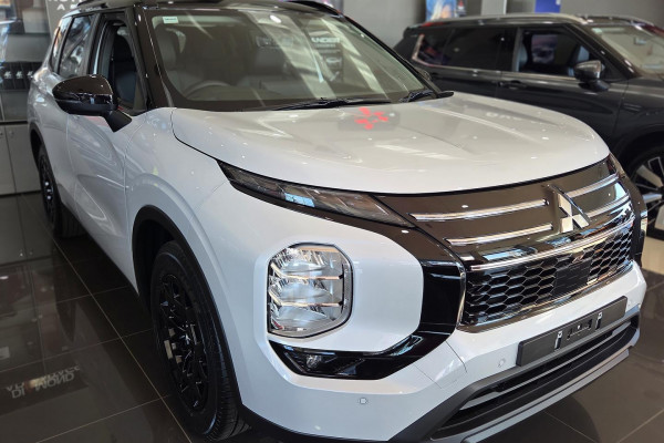 2025 Mitsubishi Outlander ZM LS SUV Image 4
