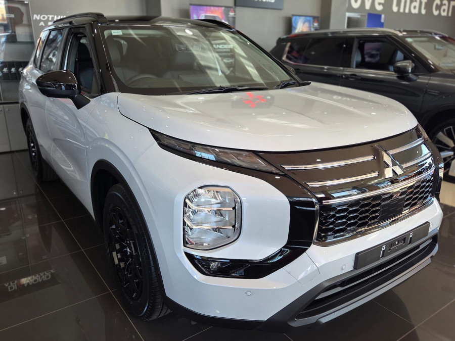 2025 Mitsubishi Outlander ZM LS SUV Image 4