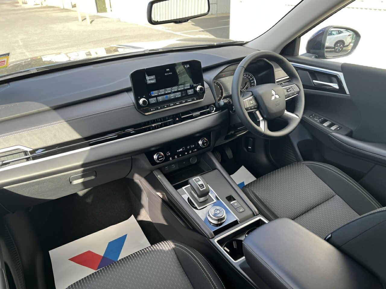 2024 Mitsubishi Outlander ZM LS SUV Image 15