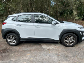 2020 Hyundai KONA OS.3 Active SUV image 2