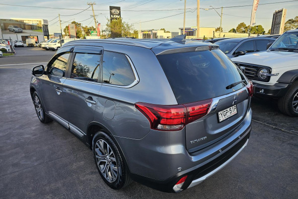 2017 Mitsubishi Outlander ZK LS SUV Image 5