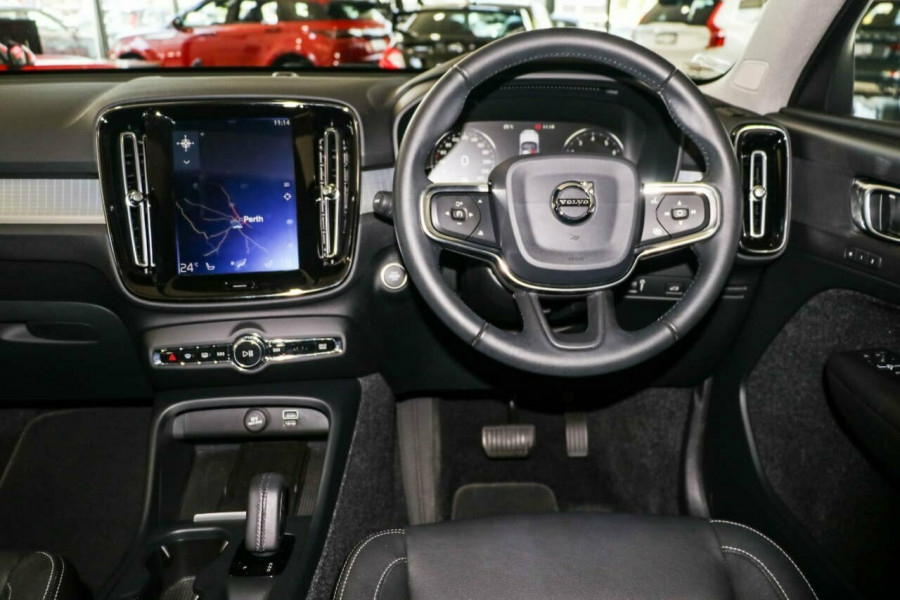 2019 Volvo XC40 XZ T4 Momentum Suv Image 4