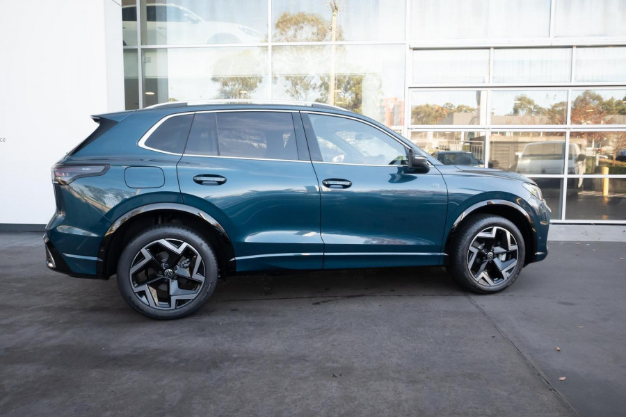 2025 Volkswagen Tiguan CT 150TSI R-Line SUV Image 3