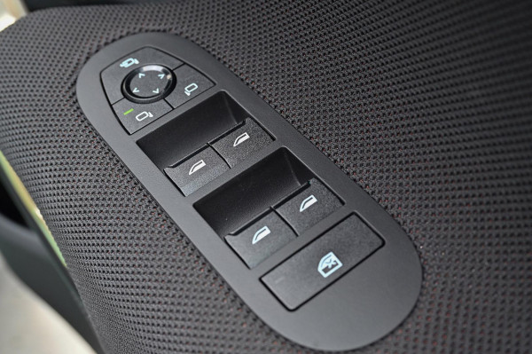 2026 MINI Aceman J05 JCW E Favoured Hatch image 15