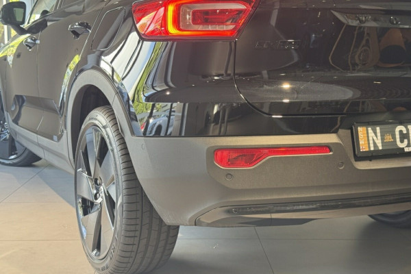 2025 Volvo EX40 No Series Black Edition SUV Image 4