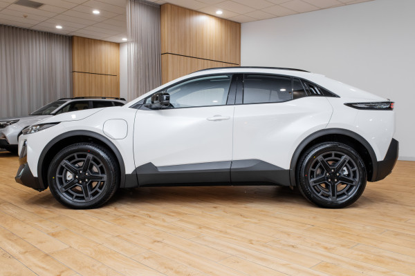 2026 Subaru Uncharted  AWD SUV image 3