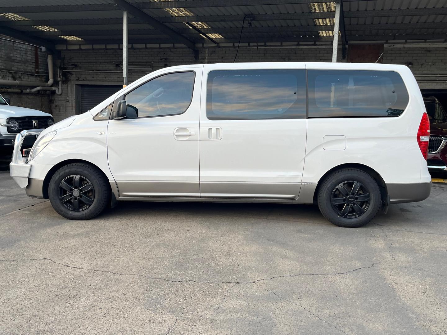 2017 MY18 Hyundai iMax TQ3-W Series II  People Mover Image 4