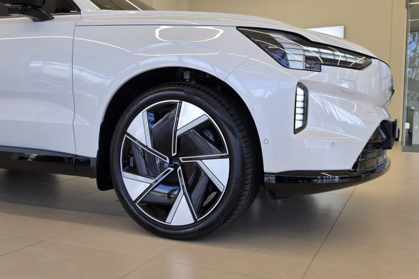 2026 Volvo EX90  Ultra Twin Motor Performance SUV Image 4