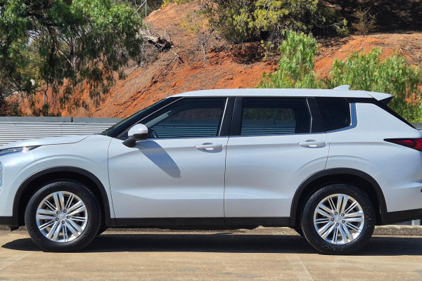 2021 MY22 Mitsubishi Outlander ZM ES SUV