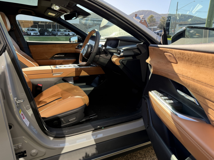2026 Mazda 6e  E35 Atenza Hatch Image 19