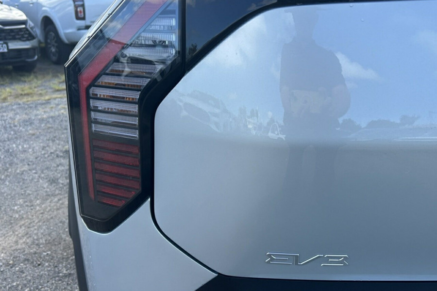 2025 Kia EV3 SV Air Standard Range SUV Image 13