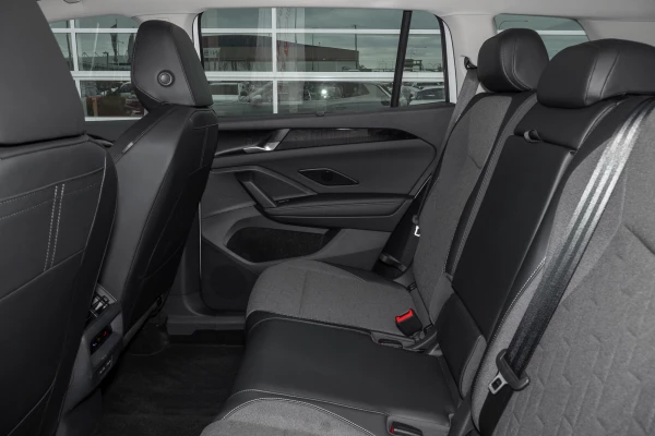 2025 Volkswagen Tayron R4 150TSI Life SUV Image 9