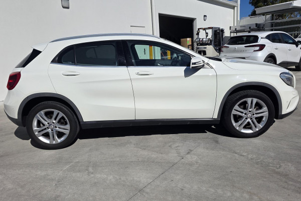 2017 Mercedes-Benz GLA-Class X156 GLA220 d SUV Image 2