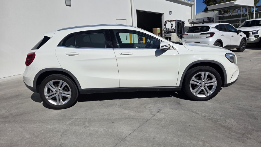 2017 Mercedes-Benz GLA-Class X156 GLA220 d SUV Image 2