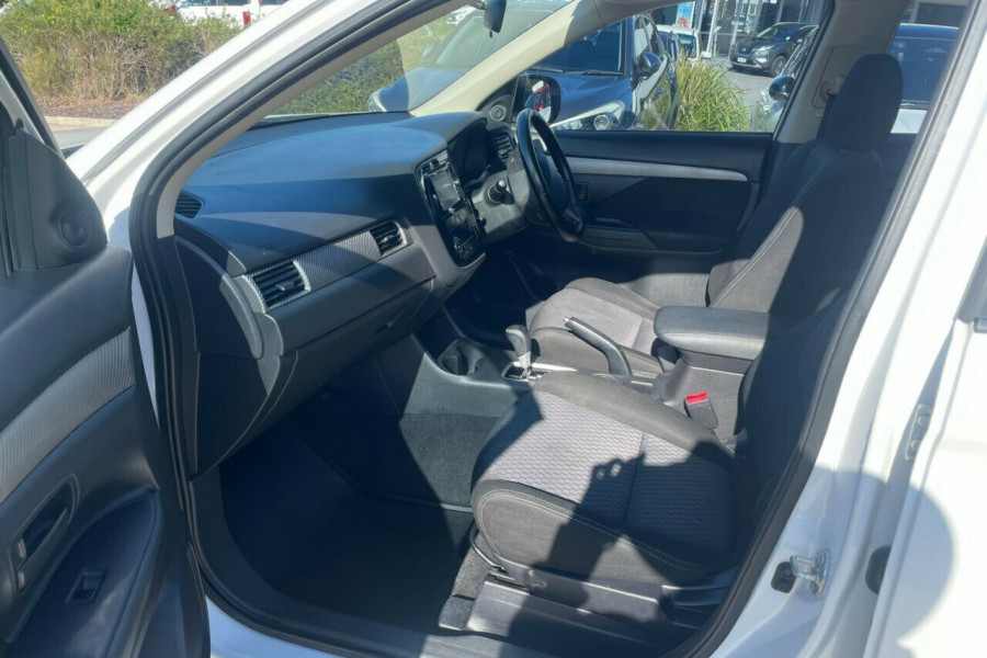 2013 MY14 Mitsubishi Outlander ZJ ES SUV Image 10