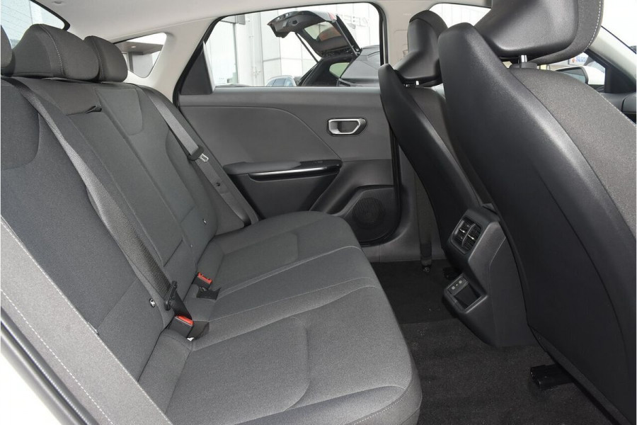 2025 Kia K4 CL4m S Sedan Image 8