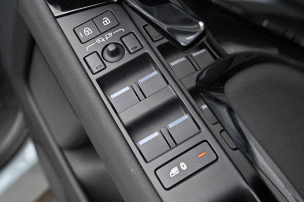 2026 MY26.5 Land Rover Range Rover Evoque L551 P250 Dynamic SE SUV image 18