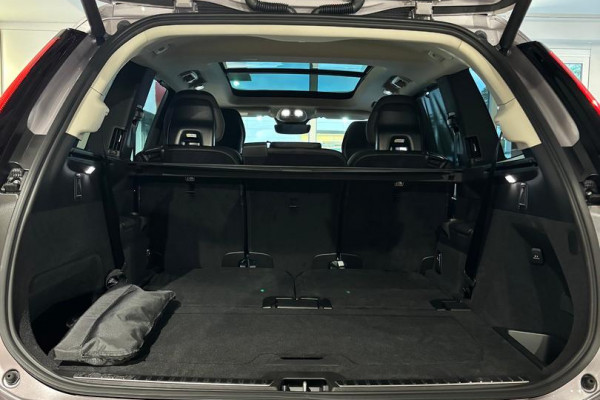 2026 Volvo XC90 L Series Ultra B5 Dark SUV Image 6