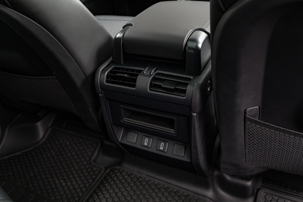 2026 Land Rover Defender L663 110 D350 X-Dynamic SE SUV image 15